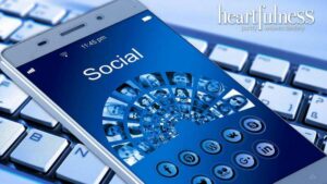 Read more about the article OVERCOMING THE SOCIAL INTRUSION OF SMARTPHONES