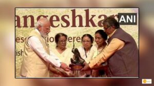 Read more about the article PRIME MINISTER NARENDRA MODI RECEIVES THE FIRST LATA DEENANATH MANGESHKAR MEMORIAL AWARD, WHICH HE DEDICATES TO ALL INDIANS.