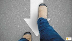 Read more about the article रोजाना उल्टा चलना सेहत के लिए फायदेमंद! शारीरिक दर्द, मेंटल हेल्थ से जुड़ी परेशानियों से मिलेगा छुटकारा