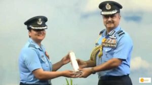Read more about the article Gallantry Award: Wing Commander Deepika Became 1st Woman Officer In Indian Air Force To Receive The Award