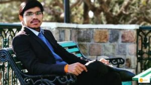 Read more about the article IAS Pradeep Singh: 23 की उम्र में 2 बार पास की UPSC, पिता ने बेटे की पढ़ाई के लिए बेच दिया था घर !