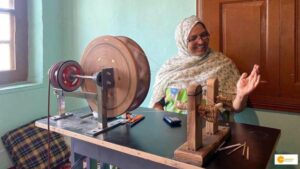Read more about the article Modern charkha helping Kashmiri women make a living through spinning yarns