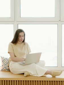 Read more about the article ₹1 Crore+ Remote Jobs: Dream or Reality?