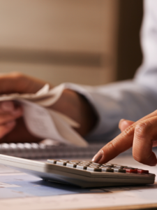 Read more about the article लोन की EMI समय से ना भर पा रहे हों? जानें आपके पास क्या रास्ते