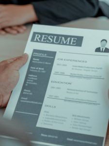Read more about the article 10 tips to write an impressive resume