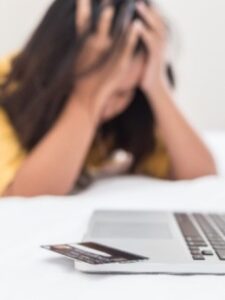 Read more about the article दुनिया के सबसे बड़े कॉर्पोरेट धोखाधड़ी और स्कैंडल्स