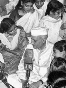 Read more about the article बाल दिवस 2024: चाचा नेहरू का प्यार और बच्चों का उत्सव