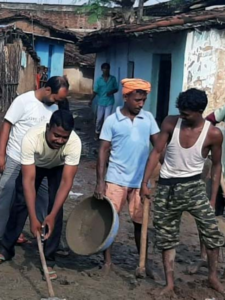 Read more about the article गांव के युवकों ने मिलकर बनाई 2 किमी सड़क