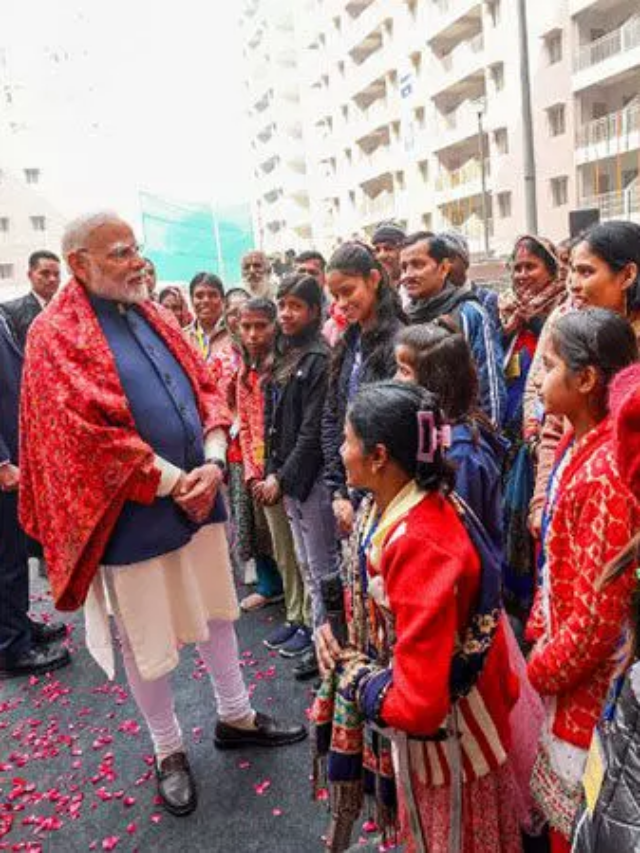 प्रधानमंत्री ने दिया झुग्गीवासियों को घर!