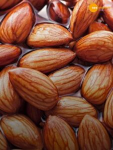 Read more about the article 6 reasons to have 4 soaked almonds on an empty stomach