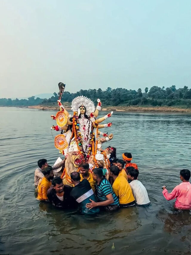 अगले बरस फिर आना, माँ दुर्गा! विसर्जन विशेष